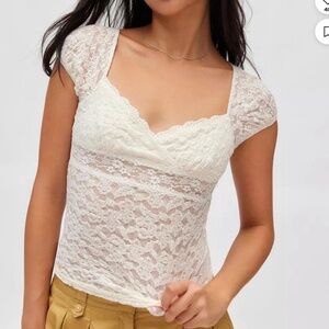 Urban Outfitters Kimchi Blue Women's White and Cream Crop-top